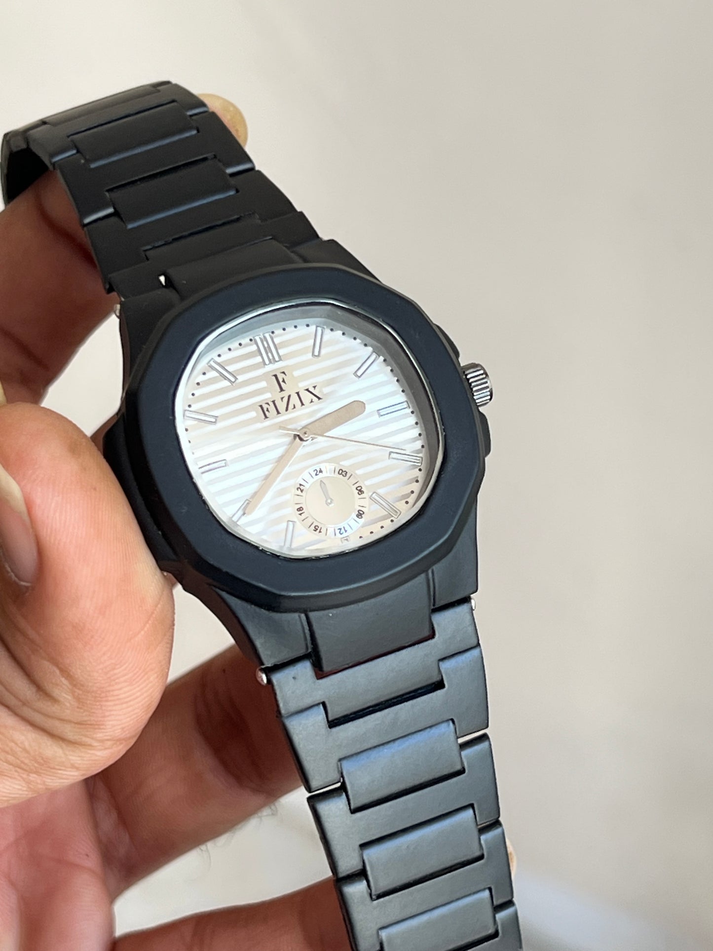 Round Dial Black Stainless Steel Strap Analog Watch For Men