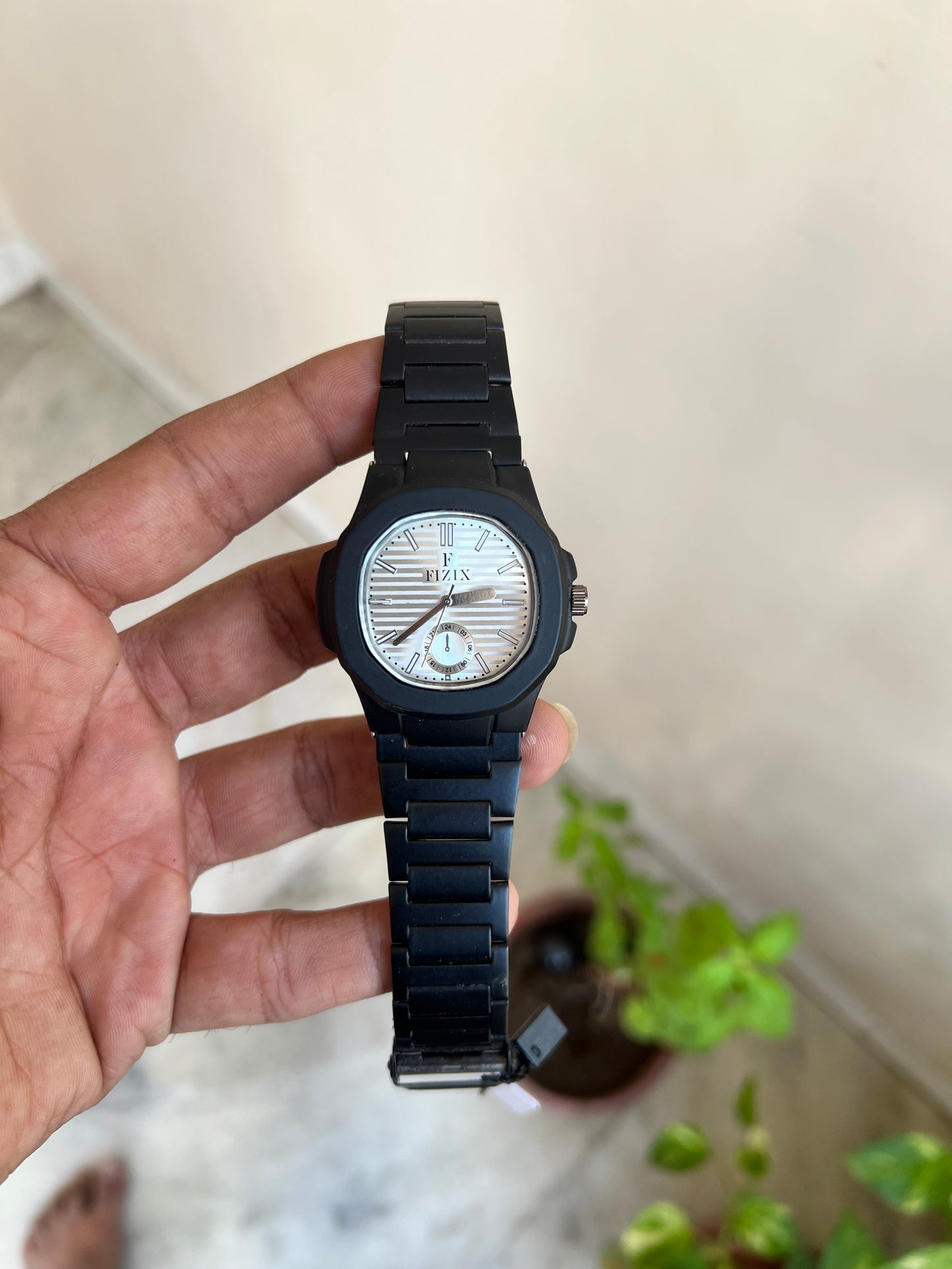 Round Dial Black Stainless Steel Strap Analog Watch For Men