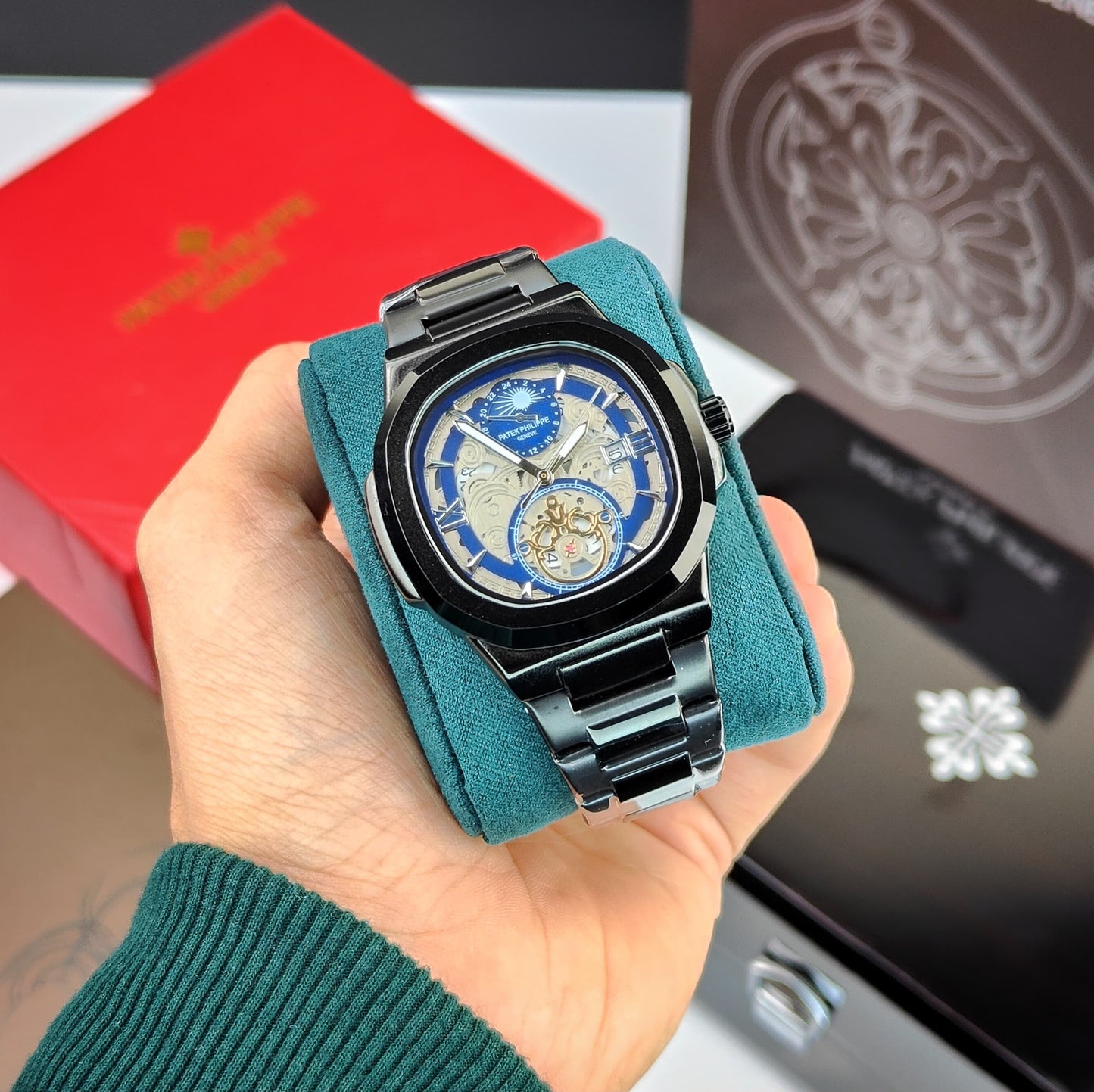 PATEK PHI_LIPPE WRIST WATCH A DARK BLACK  DIAL WITH DATE WINDOW