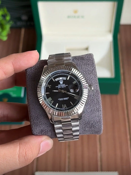 Black Round Dial Silver Belt Classic Day Date Watch For Men