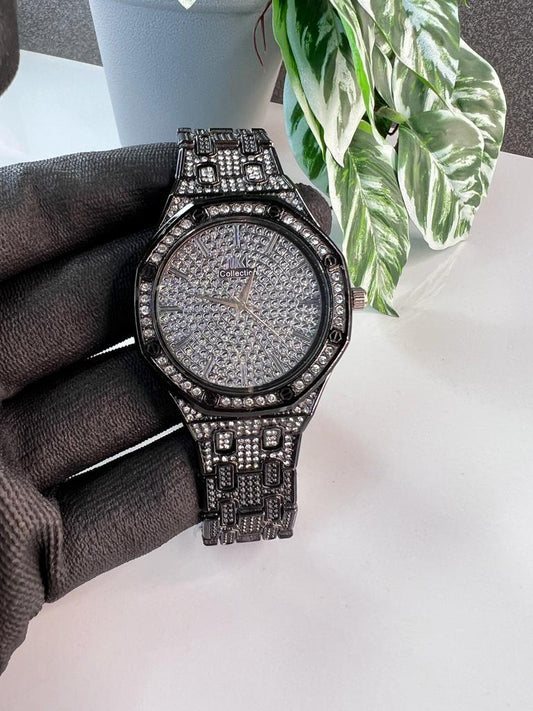 Black Stone Embedded Round Dial Analog Watch For Men
